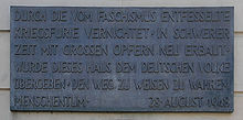 http://upload.wikimedia.org/wikipedia/commons/thumb/4/45/Gedenktafel_Theaterplatz_%28Weimar%29_Deutsches_Nationaltheater_Weimar.jpg/220px-Gedenktafel_Theaterplatz_%28Weimar%29_Deutsches_Nationaltheater_Weimar.jpg
